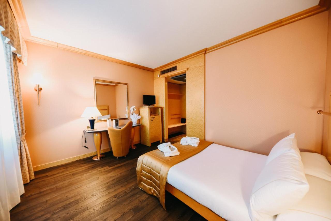 Shg Hotel Antonella Pomezia Dış mekan fotoğraf